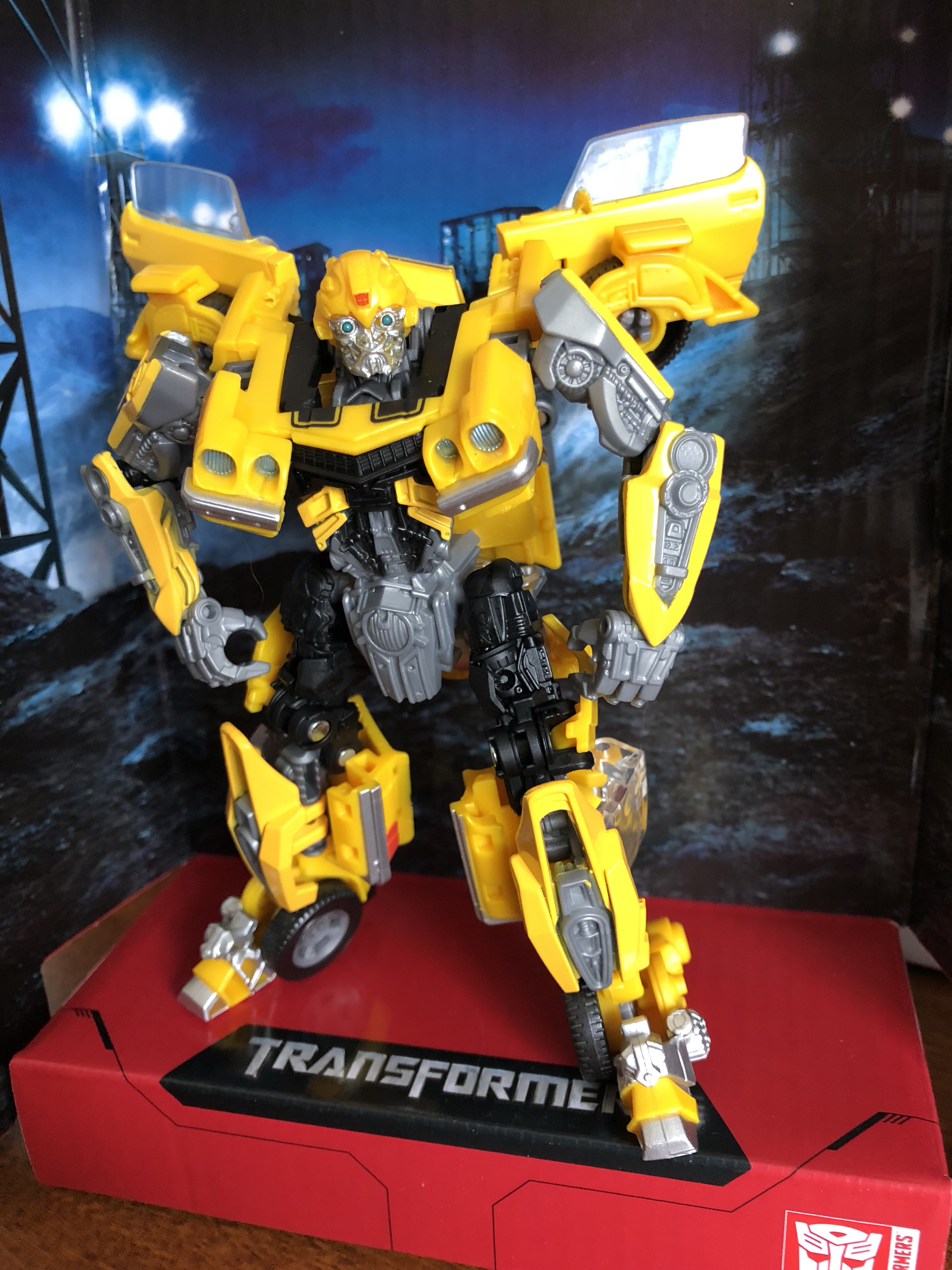 Transformers Studio Series 01: Bumblebee – Pax Cybertron